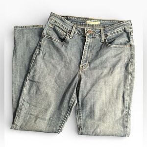 Levi’s Classic Blue woman’s high rise skinny Jeans